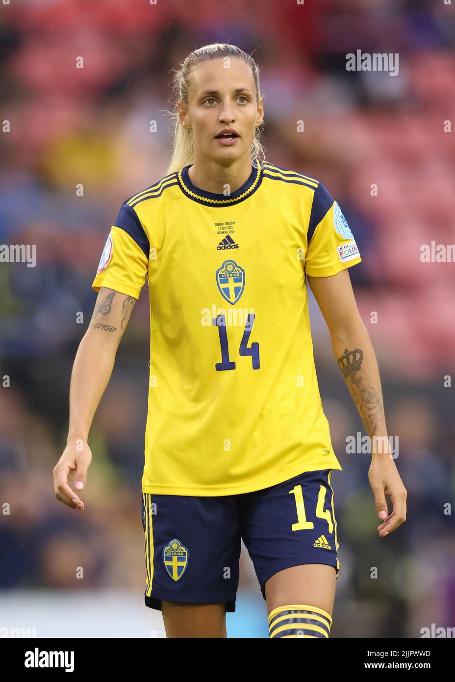 Leigh, England, 22.. Juli 2022. Nathalie Bjorn aus Schweden schaut während des Spiels der UEFA Women's European Championship 2022 im Leigh Sports Village, Leigh, auf. Bildnachweis sollte lauten: Jonathan Moscrop / Sportimage Stockfoto