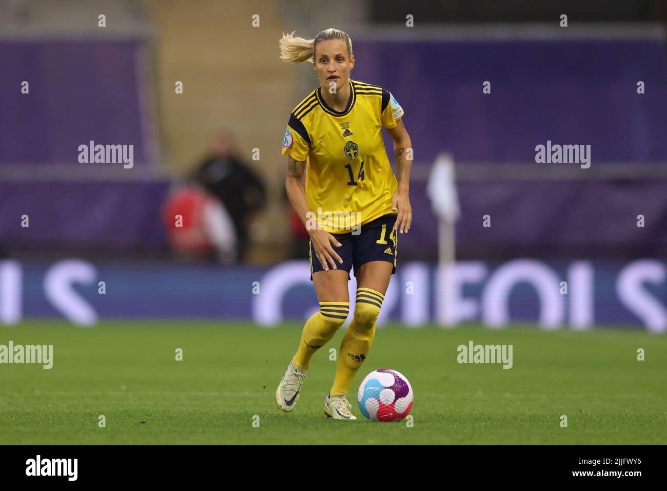 Leigh, England, 22.. Juli 2022. Nathalie Bjorn aus Schweden während des Spiels der UEFA Women's European Championship 2022 im Leigh Sports Village, Leigh. Bildnachweis sollte lauten: Jonathan Moscrop / Sportimage Stockfoto