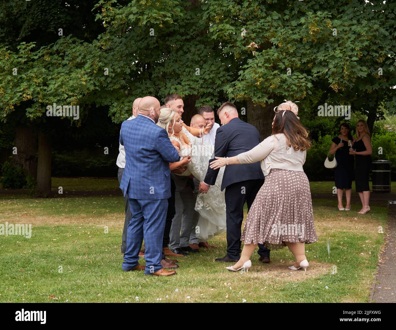 Hochzeitsfeier im Beacon Park in Lichfield, Staffordshire, Großbritannien Stockfoto