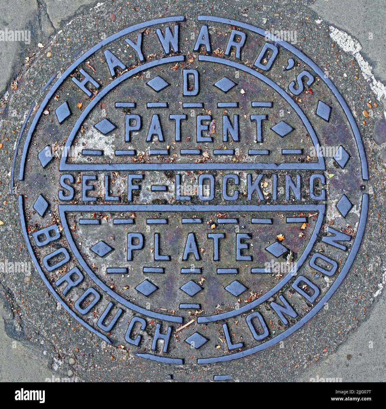 Street Grid aus London, Cast Iron, Haywards Borough London, Patent Self-Locking Plate, England, UK Stockfoto