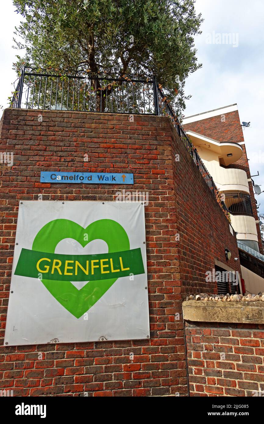 Grünes Herz, grün für Grenfell Heart, erinnere dich an den 72, North Kensington, London, UK - UK Block Cladding Skandal Stockfoto