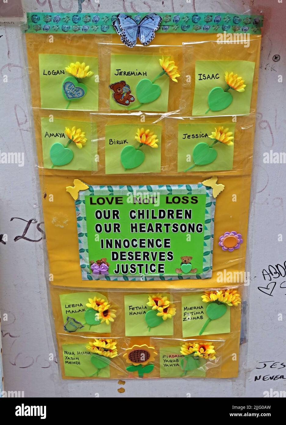 Grenfell Memorial, verlorene Kinder, Liebe statt Verlust, unsere Kinder, unser Herzesong, Unschuld, verdient Gerechtigkeit Stockfoto