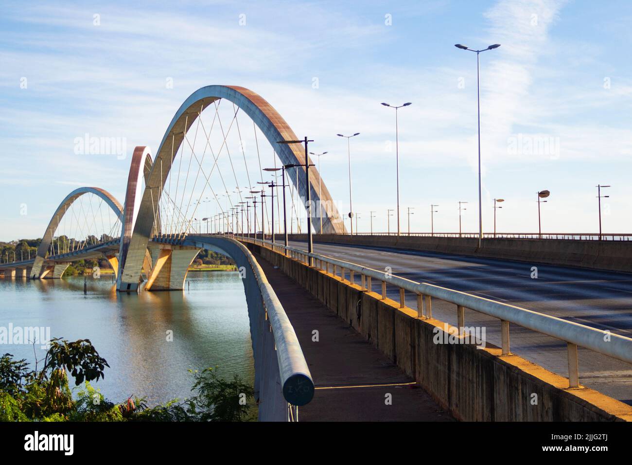 Brasília, Bundesdistrikt, Brasilien – 24. Juli 2022: Detail der Juscelino Kubitschek-Brücke (JK-Brücke), die sich in Brasília befindet. Stockfoto