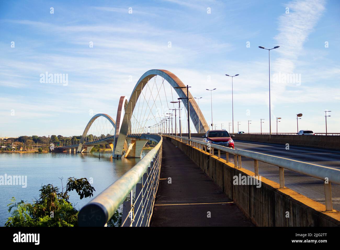 Brasília, Bundesdistrikt, Brasilien – 24. Juli 2022: Detail der Juscelino Kubitschek-Brücke (JK-Brücke), die sich in Brasília befindet. Stockfoto