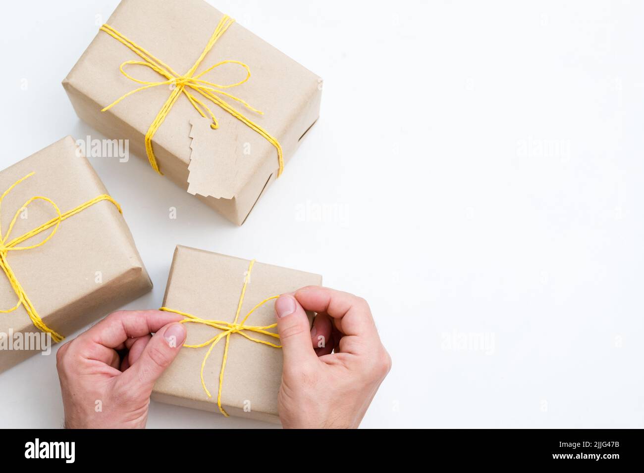 Urlaub Gratulation Geschenk-Paket präsentieren Hände Stockfoto