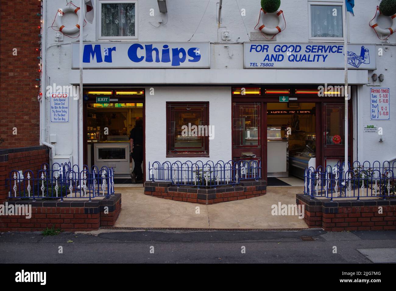 „Mr Chips“, Fisch- und Chipshop, Exterieur, Rugby, England Stockfoto