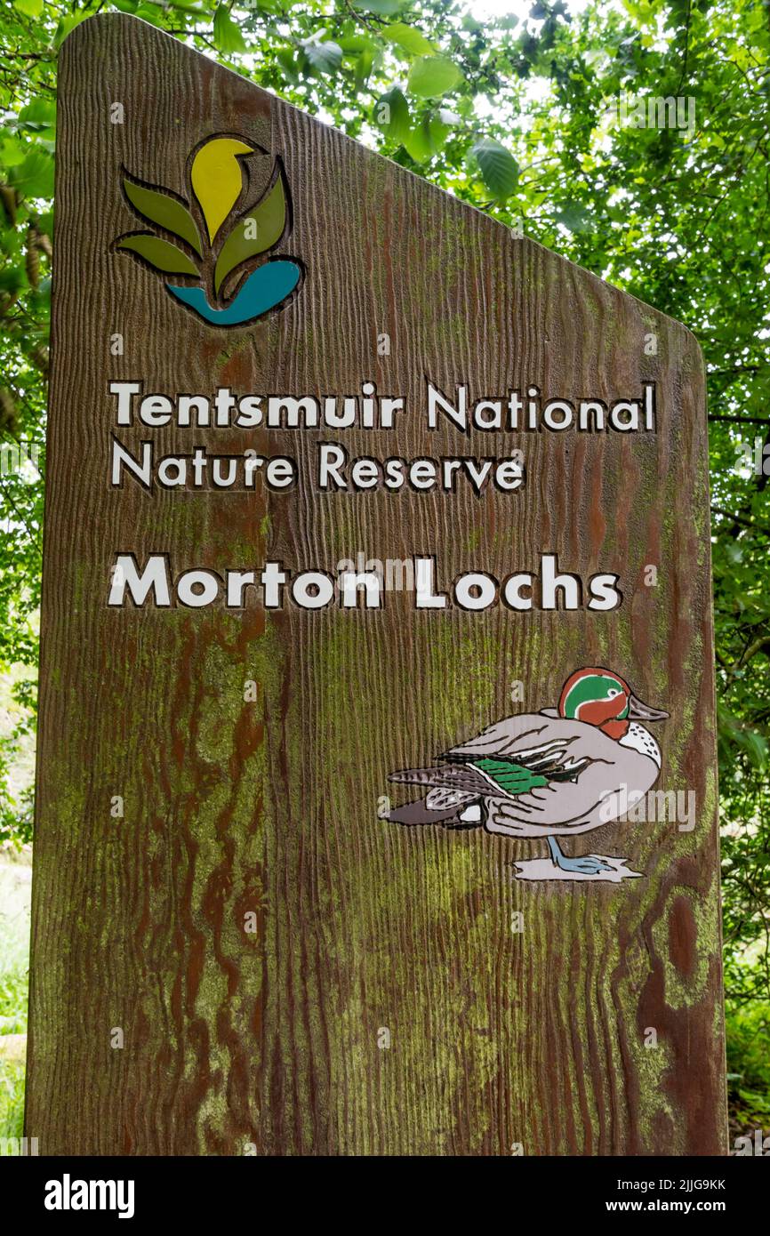 Ein Schild für Morton Lochs im Tentsmuir National Nature Reserve in Fife, Schottland. Stockfoto