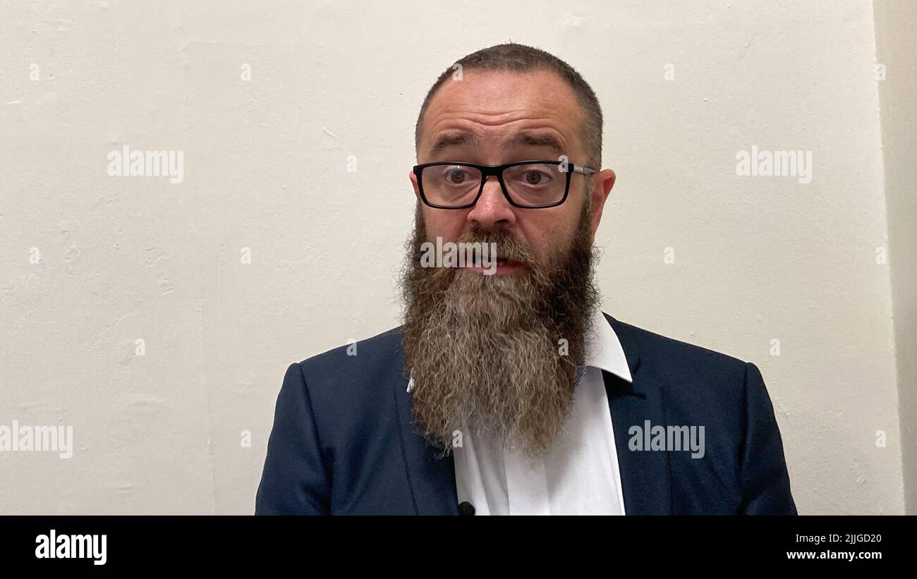 Paul Bullick, Sekretär des Opferzahlungsausschusses, sprach mit den Medien, wo er sagte, dass rund 45 Anträge für das Programm zur dauerhaften Disablement-Zahlung für Schwierigkeiten zur Zahlung empfohlen wurden. Das Portal für Bewerbungen wurde im vergangenen August eröffnet. Mit dem Programm sollen Anerkennungszahlungen an schwerste Verletzte in der schwierigen Vergangenheit Nordirlands verteilt werden. Bilddatum: Dienstag, 26. Juli 2022. Stockfoto