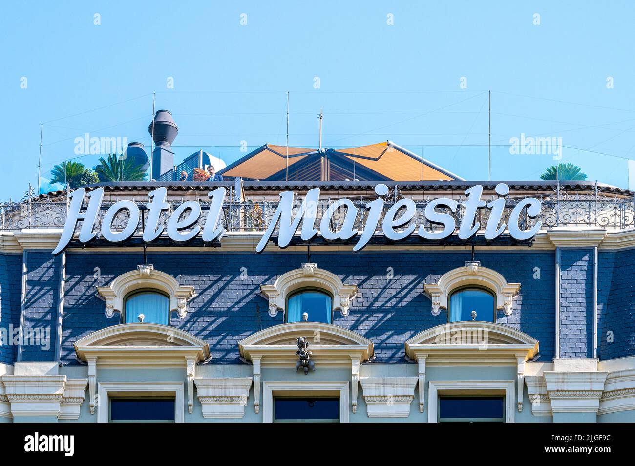 Hotel Majestic Logo oder Schild auf einem Gebäude. Stockfoto