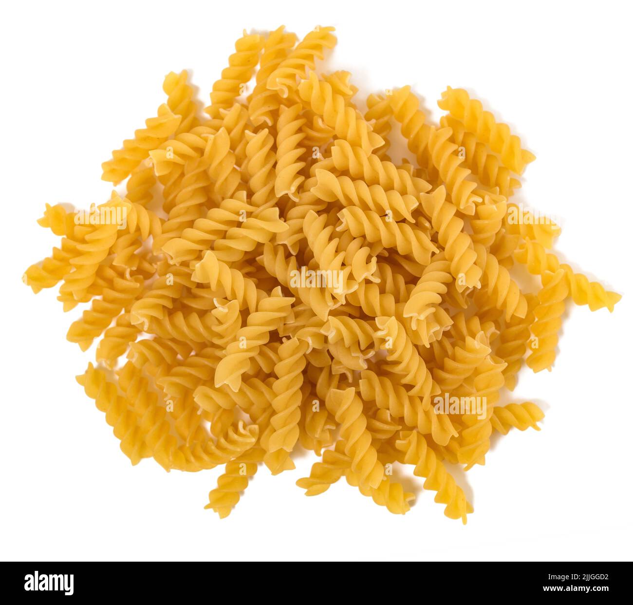Italienischer Fusilli-Haufen isoliert auf weißem Hintergrund Stockfoto