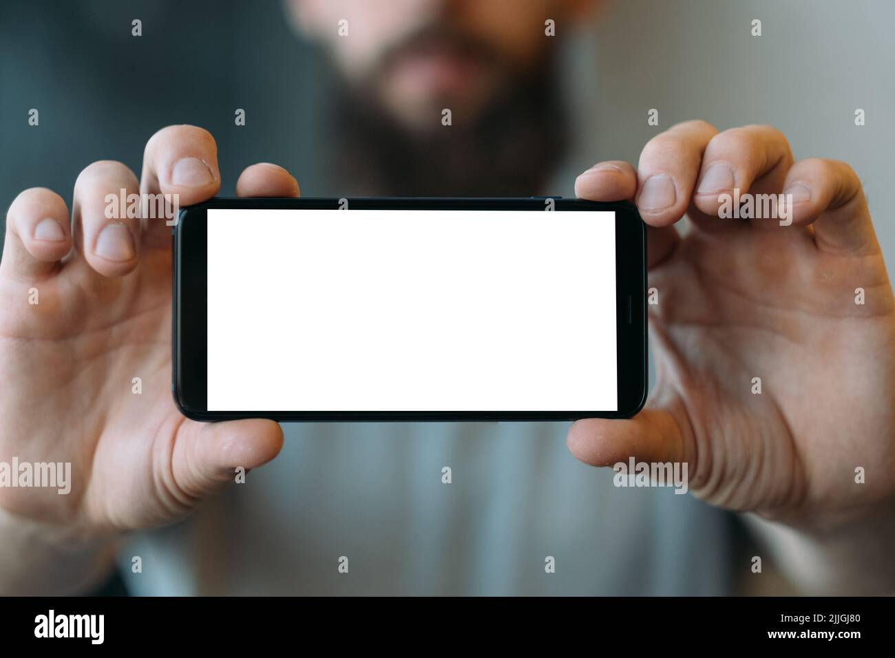 Smartphone-Bildschirm mit weißer Mockup-Anzeige für mobile Anwendungen Stockfoto