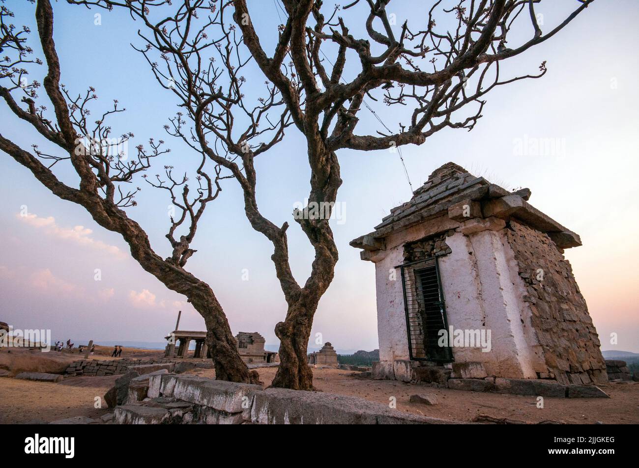 Sonnenuntergang am Hemkuta Hügel Tempelkomplex hampi karnataka indien Stockfoto