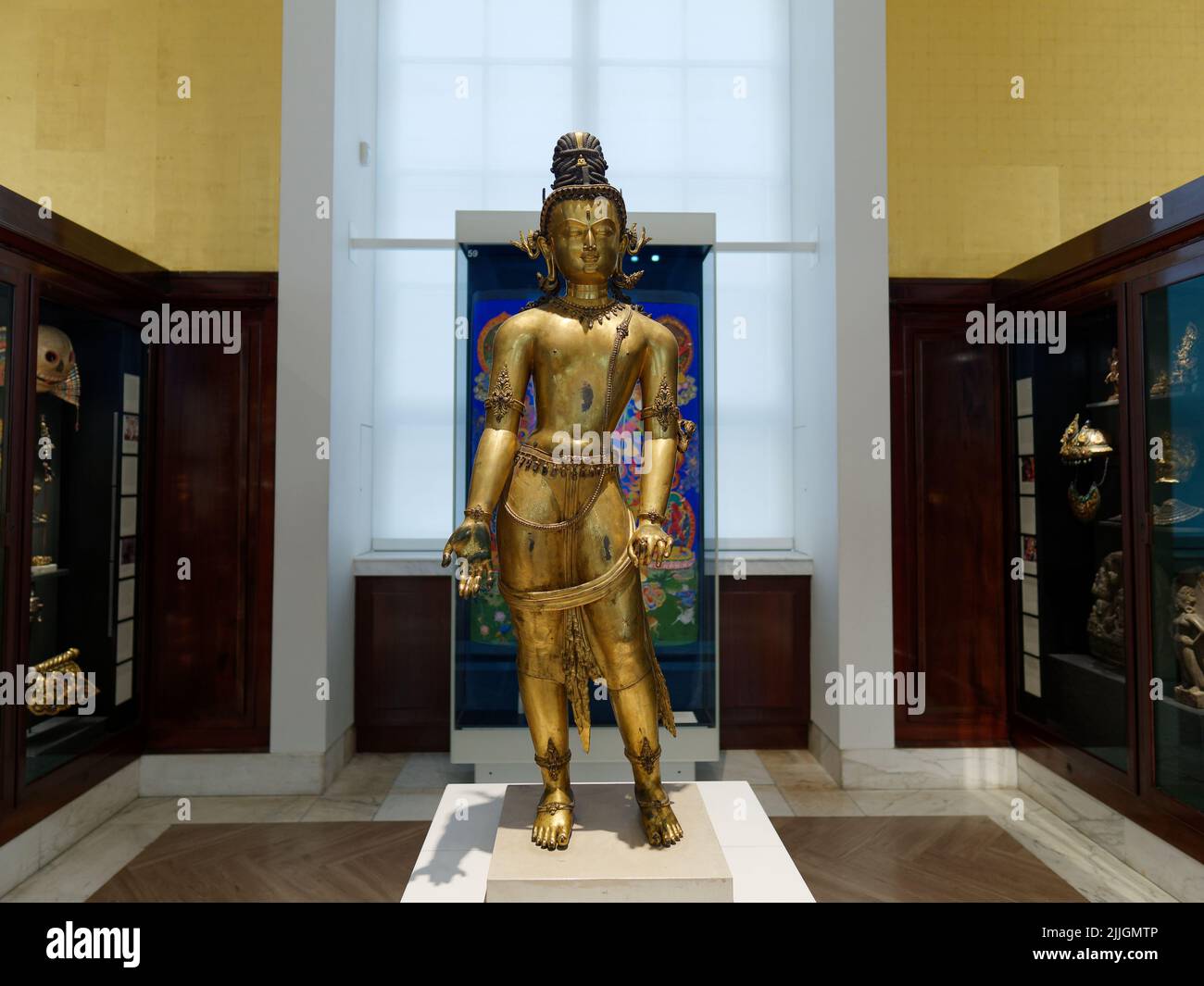 London, Greater London, England, Juni 22 2022: Alte Statue in der Galerie von China und Südostasien im British Museum. Stockfoto