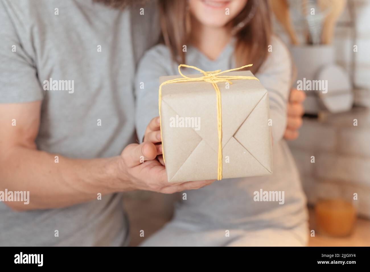 Familie besonderen Tag liebevolle Vater Geburtstag Mädchen Stockfoto