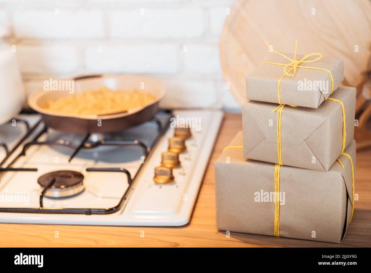 Familienbetrieb hausgemachte Lebensmittel Lieferung Geschenkboxen Stockfoto