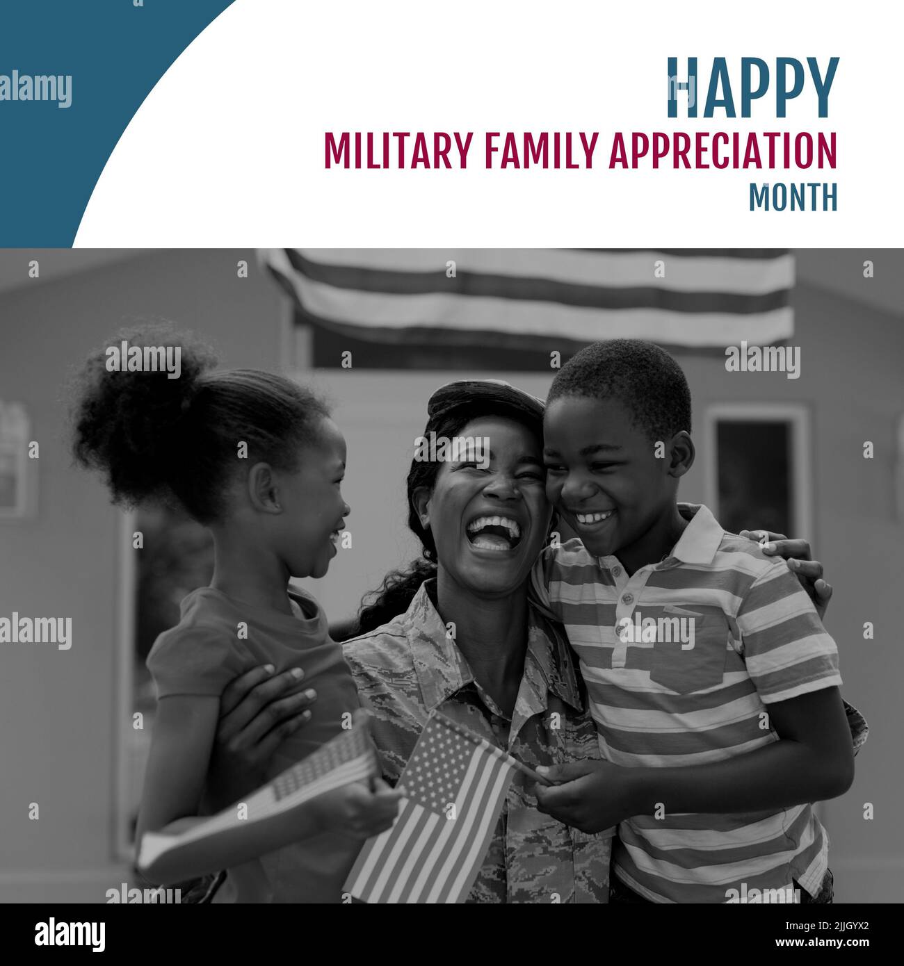 Bild vom Monat der Wertschätzung der Militärfamilie gegenüber der glücklichen afroamerikanischen Soldatenmutter und den Kindern Stockfoto