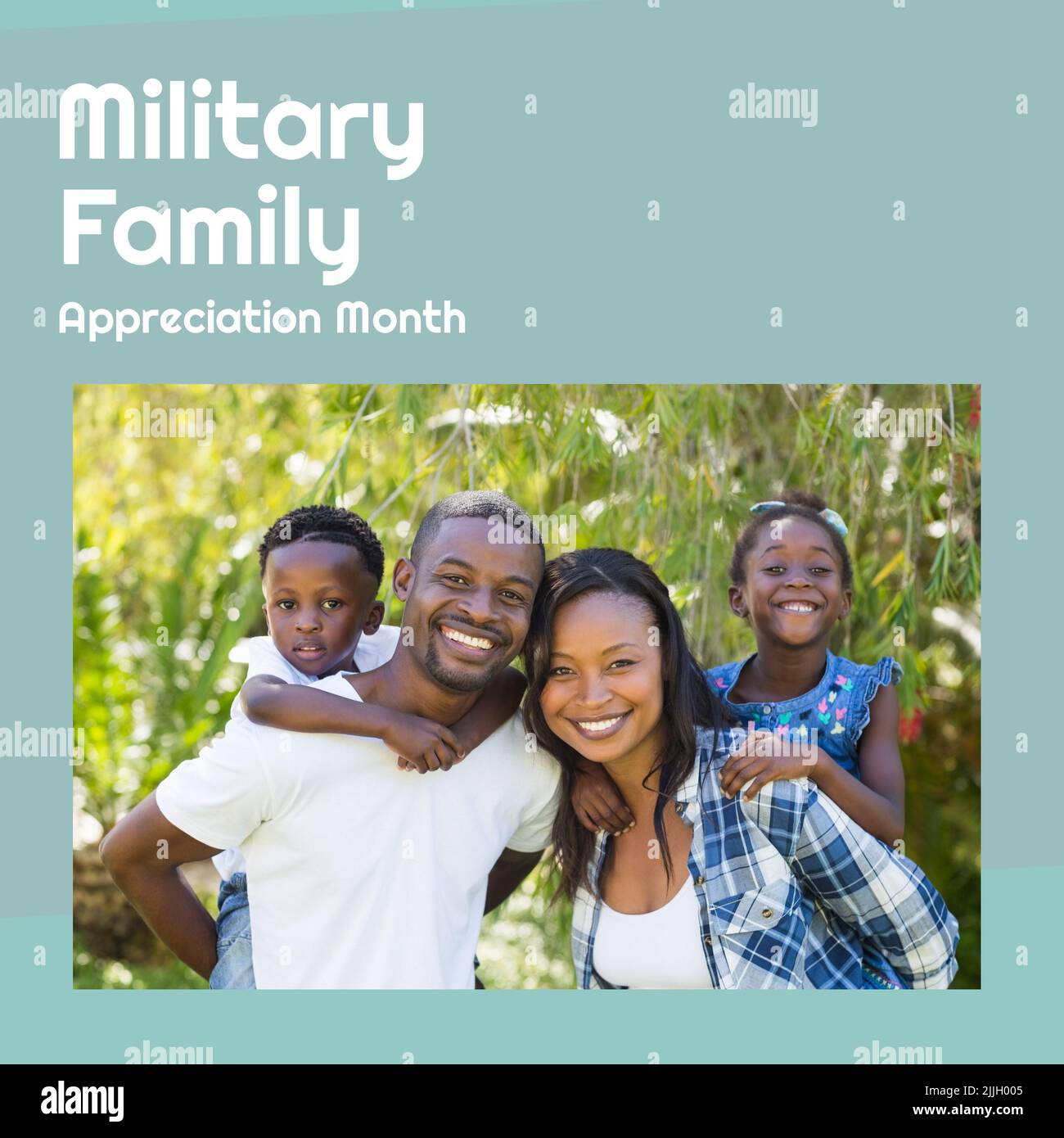 Bild vom Monat der Wertschätzung der Militärfamilie gegenüber einer glücklichen afroamerikanischen Familie, die vor der Kamera posiert Stockfoto