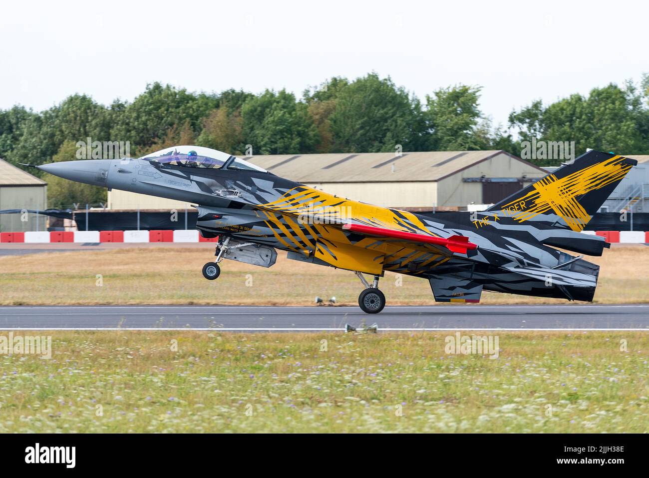 Belgian Air Component General Dynamics F-16AM Fighting Falcon Jet Kampfflugzeug in NATO Tiger Meet speziellen Schema, Landung auf RIAT Airshow. Belgien Stockfoto