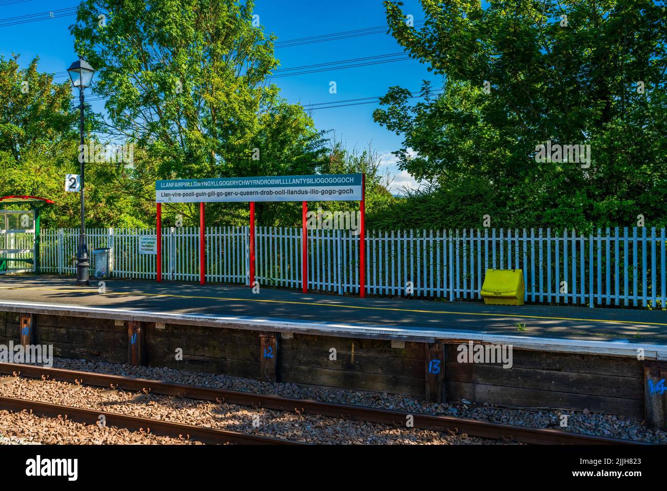 Llanfairpwllgwyngyllgogerychwyrndrobwllllantysiliogogogoch