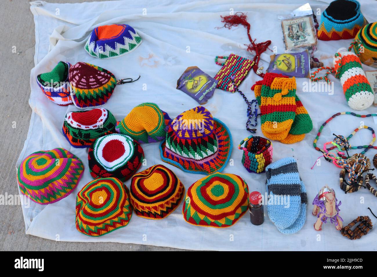 nubische Souvenirs auf dem Boden auf der Heissa-Insel in Assuan, Ägypten Stockfoto