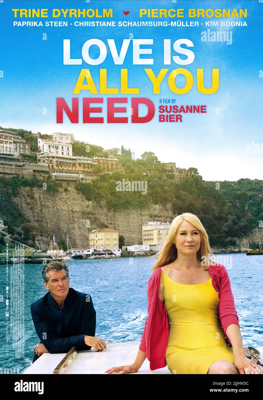 PIERCE BROSNAN, Trine Dyrholm, Plakat, LIEBE IST ALLES, WAS SIE BRAUCHEN, 2012 Stockfoto