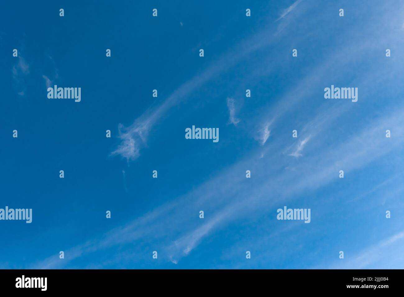 Himmel blau Wolken weißen Himmel natürlichen Hintergrund Wetter Wind Atmosphäre. Stockfoto
