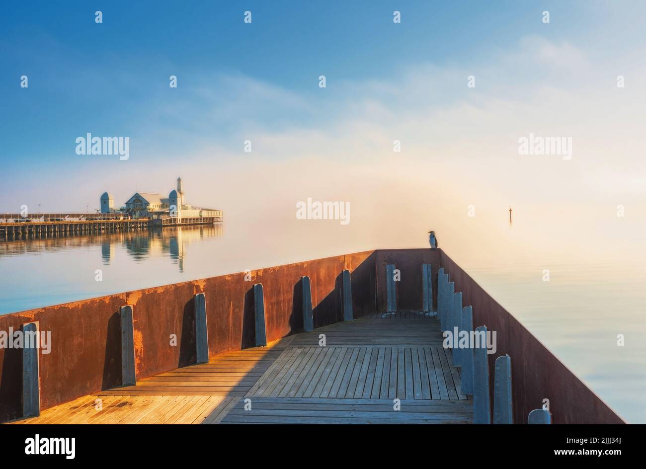Nebliger Morgen am Cunningham Pier, Geelong, Victoria, Australien Stockfoto