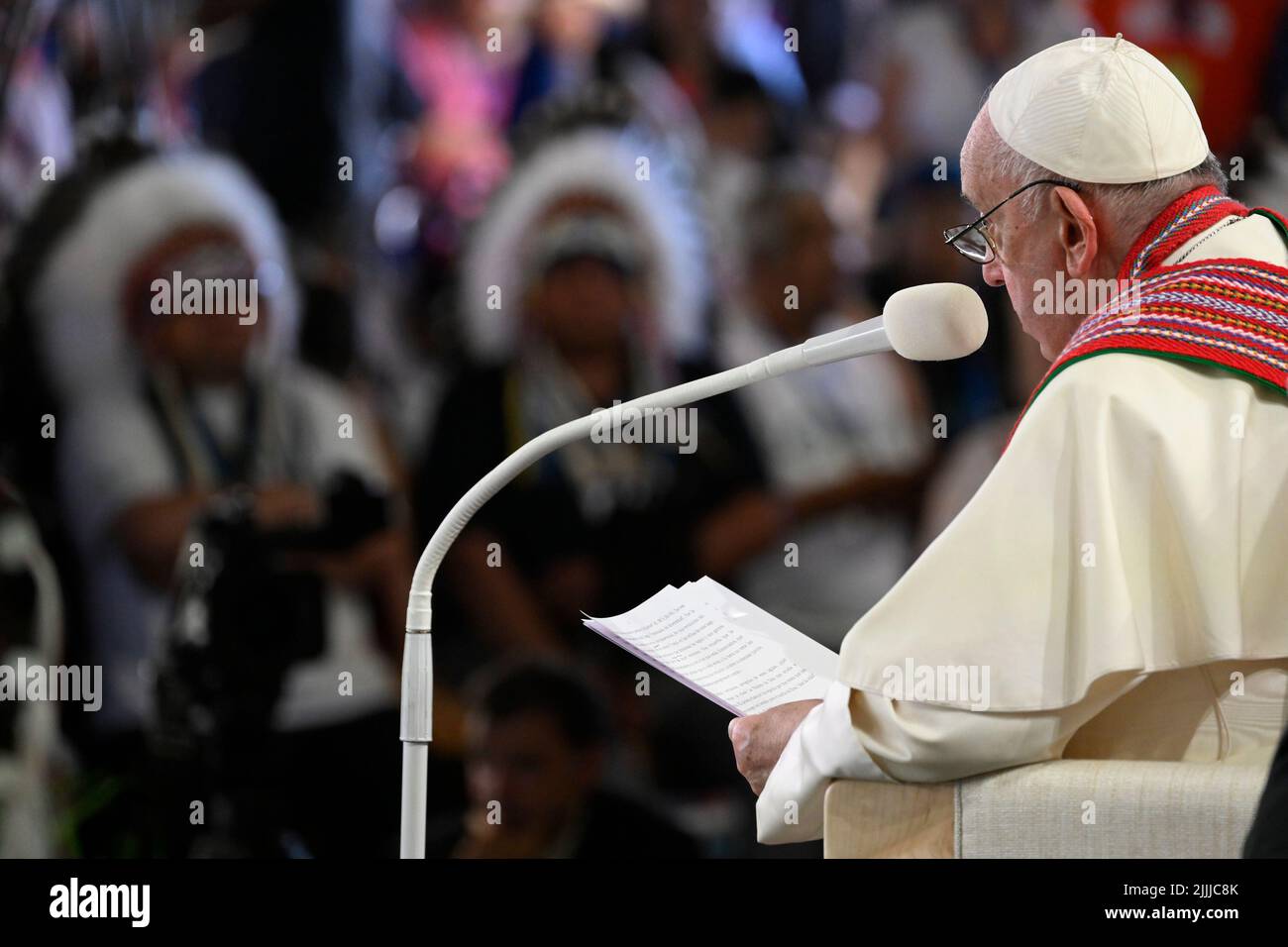 Vatikan, Vatikan. 27.. Juli 2022. Kanada, Alberta, 2022/07/27 Papst Franziskus hält die Wortliturgie im Heiligtum, während er am Lac Ste teilnimmt. Anne Pilgrimage am Lac Ste. Anne, nordwestlich von Edmonton, Alberta, Kanada Foto von Vatican Mediia/Catholic Press Photo . BESCHRÄNKT AUF REDAKTIONELLE VERWENDUNG - KEIN MARKETING - KEINE WERBEKAMPAGNEN. Kredit: Unabhängige Fotoagentur/Alamy Live Nachrichten Stockfoto