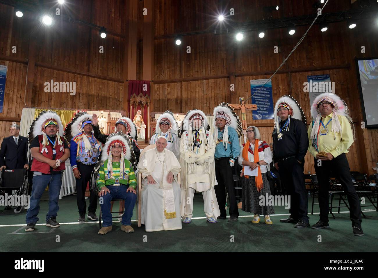 Vatikan, Vatikan. 27.. Juli 2022. Kanada, Alberta, 2022/07/27 Papst Franziskus hält die Wortliturgie im Heiligtum, während er am Lac Ste teilnimmt. Anne Pilgrimage am Lac Ste. Anne, nordwestlich von Edmonton, Alberta, Kanada Foto von Vatican Mediia/Catholic Press Photo . BESCHRÄNKT AUF REDAKTIONELLE VERWENDUNG - KEIN MARKETING - KEINE WERBEKAMPAGNEN. Kredit: Unabhängige Fotoagentur/Alamy Live Nachrichten Stockfoto
