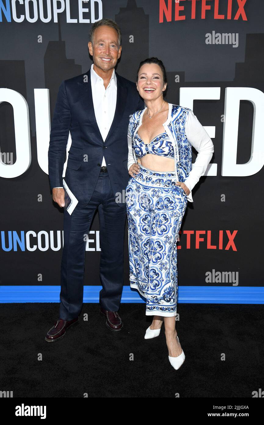 New York, USA. 26.. Juli 2022. (L-R) Peter Marc Jacobson und Fran Drescher besuchen Netflix's „Uncoupled“-Saison 1, New York Premiere am Paris Theatre, New York, NY, 26. Juli 2022. (Foto von Anthony Behar/Sipa USA) Quelle: SIPA USA/Alamy Live News Stockfoto