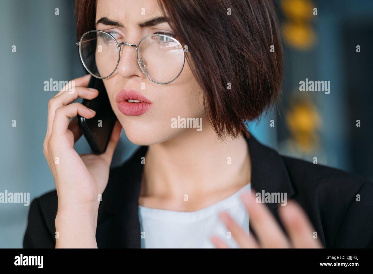 Besorgt Geschäftsfrau Büro Routine Probleme Stockfoto