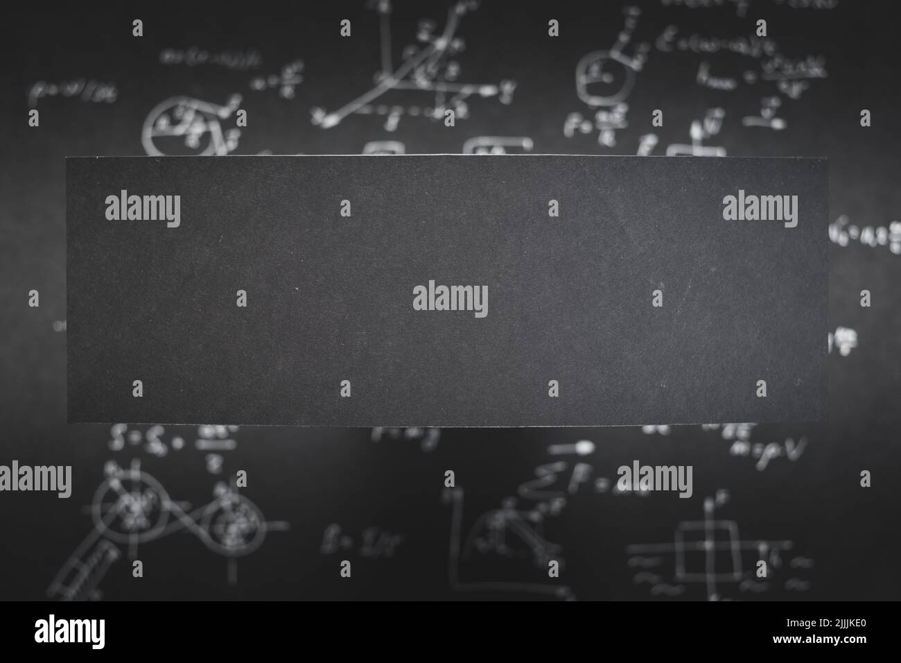 Leeres schwarzes Papier Wissenschaft Gleichung verwischen Hintergrund Stockfoto