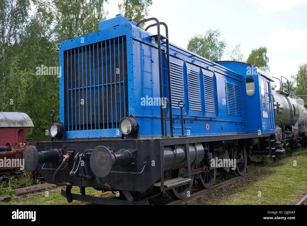 Luzna, Tschechische Republik - 2. Juli 2022 - Eisenbahnmuseum Tschechische Eisenbahn in Luzna in der Nähe Rakovnik - Diesel-hydraulische Lokomotive T 334,004 Stockfoto