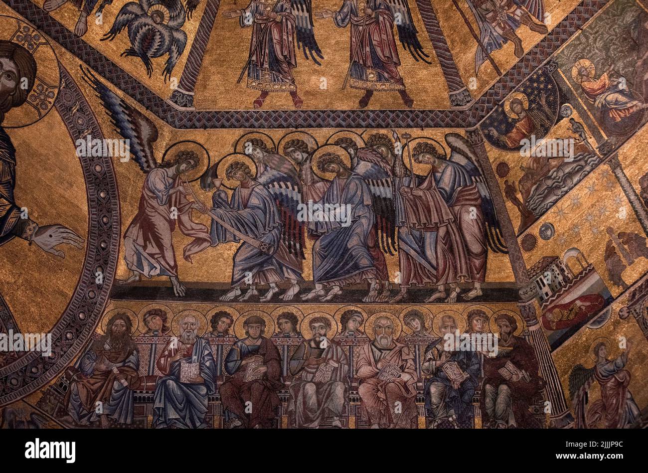 Detail der mittelalterlichen Mosaiken in der achteckigen Kuppel des Baptistery in Florenz. Stockfoto