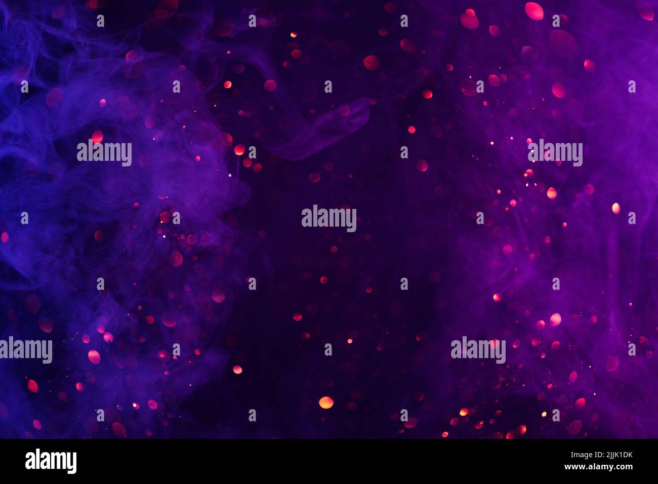 Neon Rauchwolken und glänzende Glitzerlichter Bokeh abstrakten kosmischen Fantasy-Hintergrund Stockfoto
