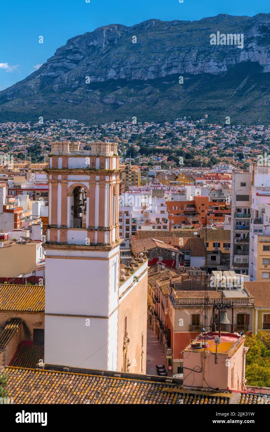 Denia Alicante Spanien Blick vom Schloss der Stadt mit Kirche Stockfoto
