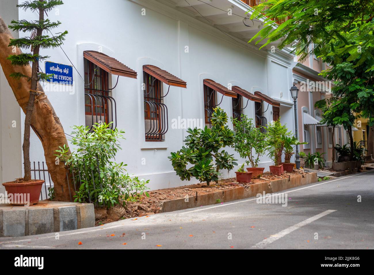 Wunderschöne französische Architektur und Gebäude im französischen Viertel Pondicherry in Indien Stockfoto