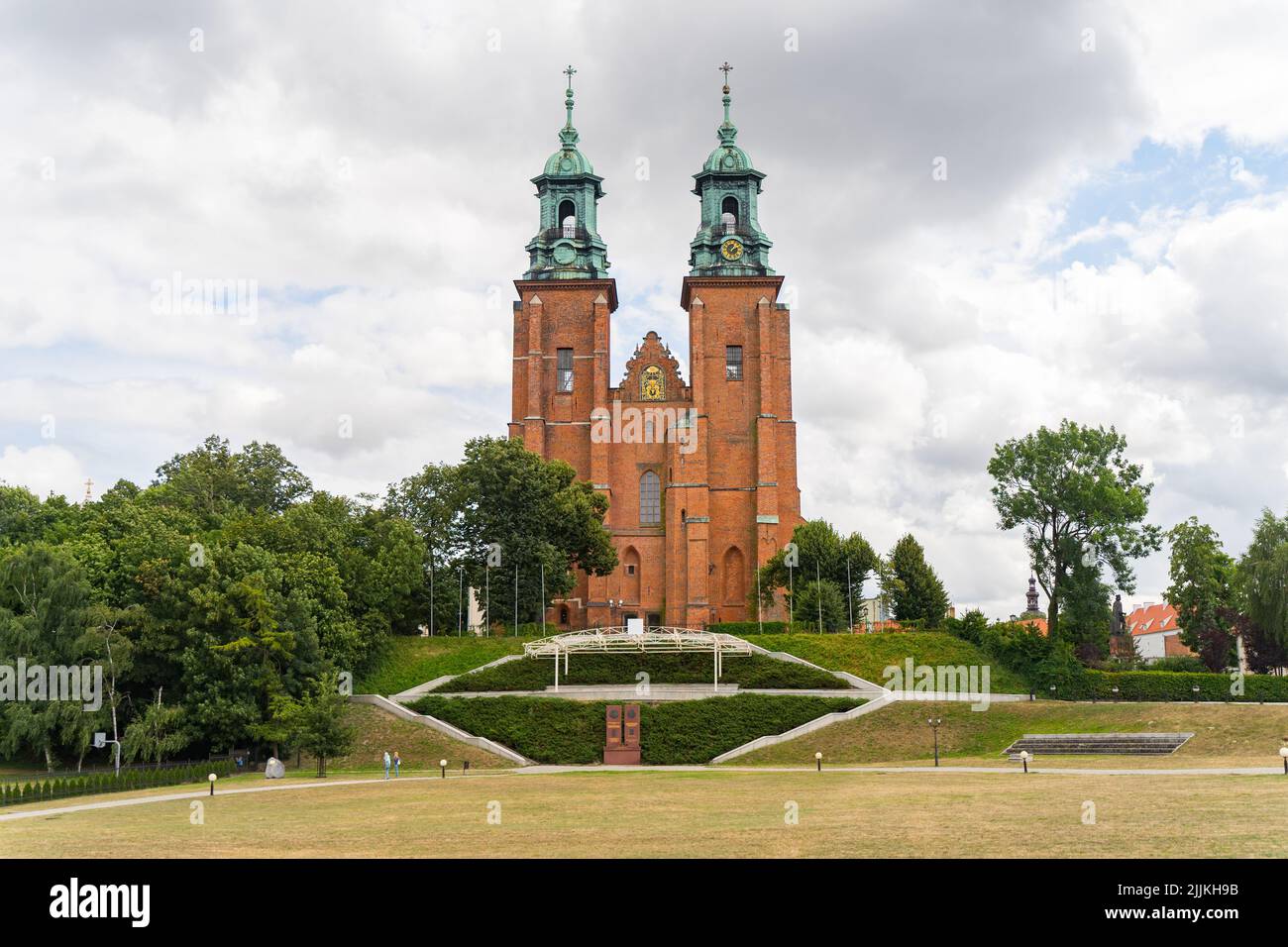 Die Kathedrale von Gniezno, eines der größten und wertvollsten Denkmäler in Polen Stockfoto