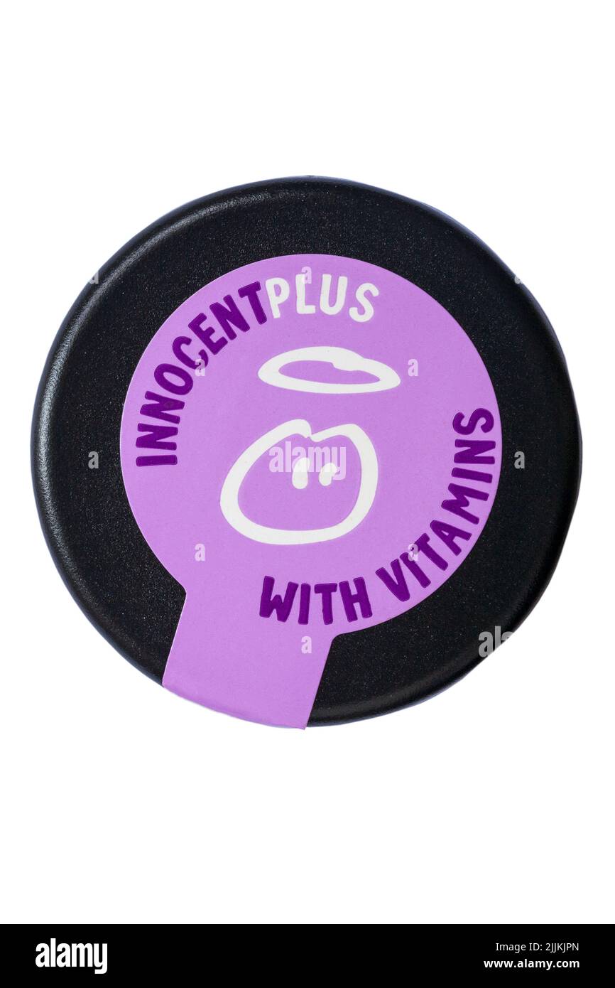 Blick auf eine Flasche Innocent Power auf den Purple Granatapfel, Himbeere, Apfel, Rosenwasser + Vitamine Saft Getränk isoliert auf weißem Hintergrund Stockfoto