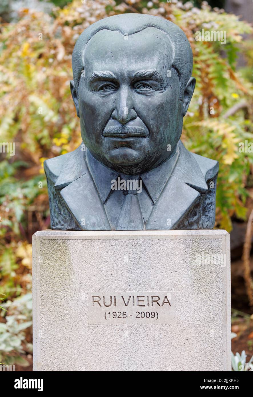Büste von Rui Manuel da Silva Vieira (1926-2009), Gründer des Botanischen Gartens in Funchal, Madeira, Portugal Stockfoto