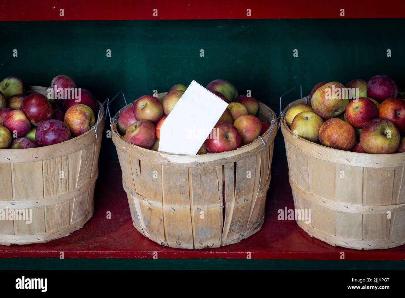 Farm frische Äpfel auf dem Lebensmittelmarkt Stockfoto