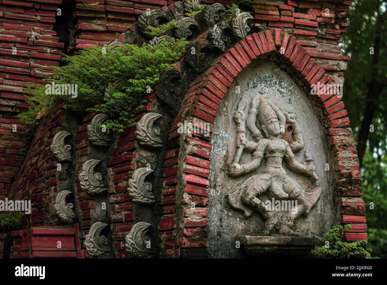 Eine Nahaufnahme der uralten Ruinendetails im Tempel, Vietnam Stockfoto