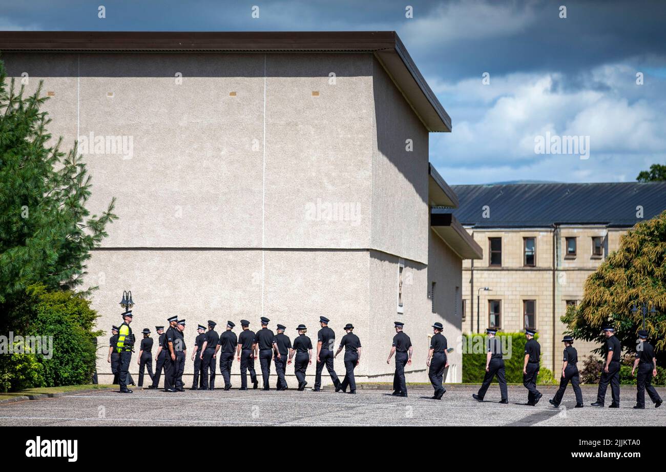 Die Polizei Schottland startet eine Rekrutierungskampagne, da mehr als 300 neue Beamte während einer Zeremonie im Police Scotland Headquarters, Tulliallan, Perthshire, ihren Amtseid ablegen. Bilddatum: Mittwoch, 27. Juli 2022. Stockfoto