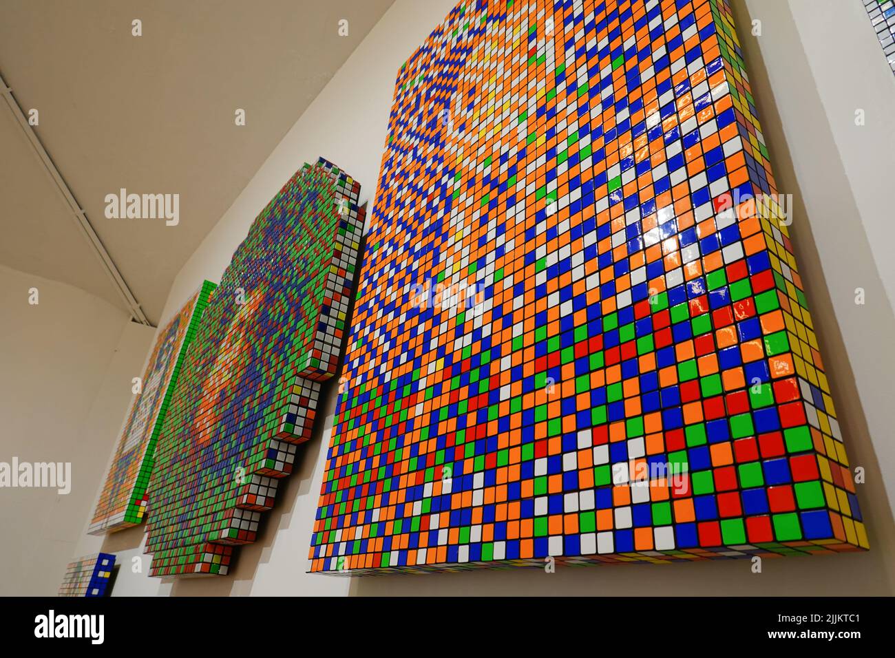 Brüssel, Molenbeek, Millennium Iconoclast Museum of Art, Mima, Ausstellung Rubicubism by Invader // Brussels, Molenbeek, Millennium Iconoclast Museum Stockfoto
