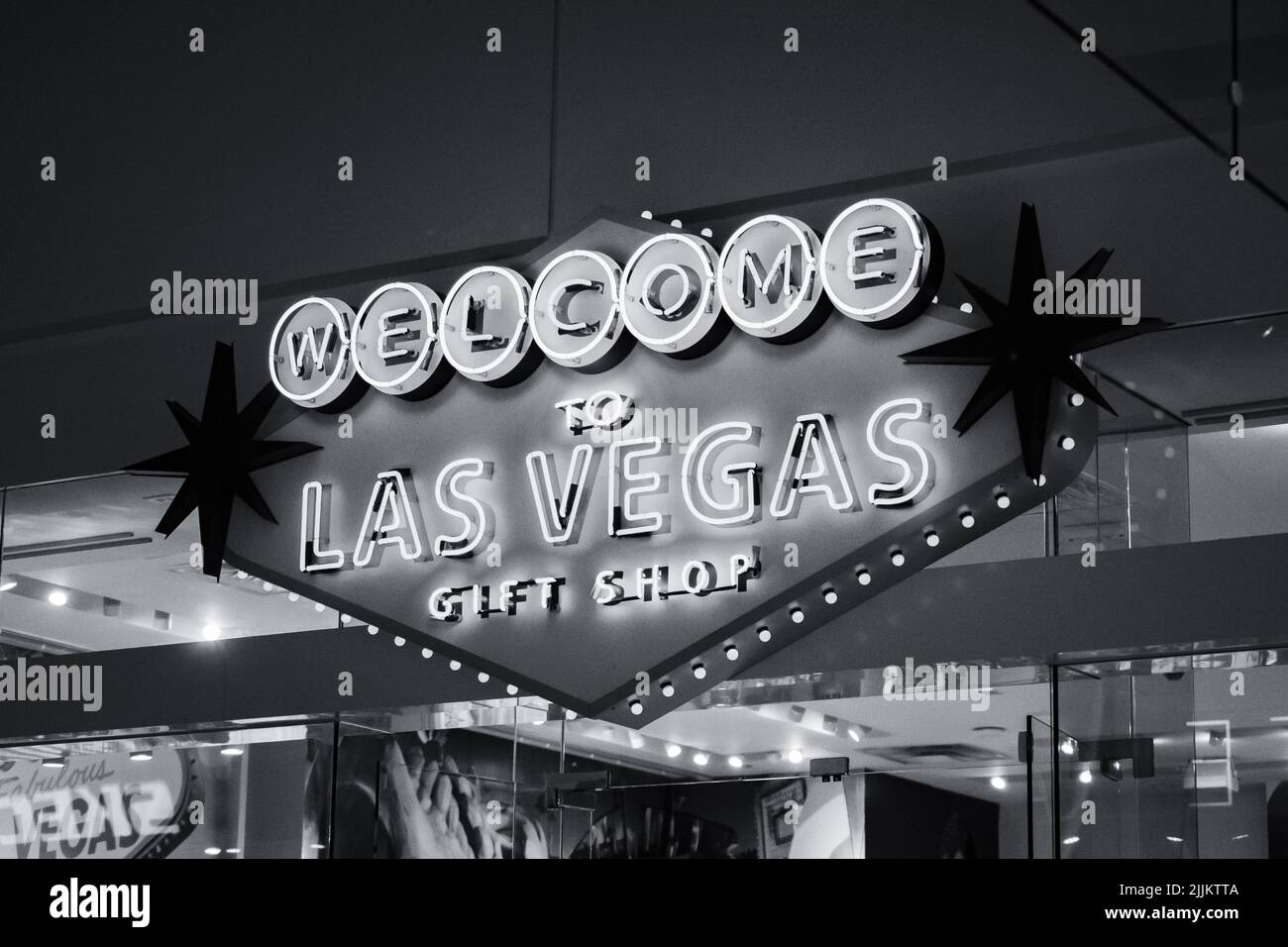 Ein Willkommensschild in Las Vegas an der Fassade eines Geschenkeladens Stockfoto