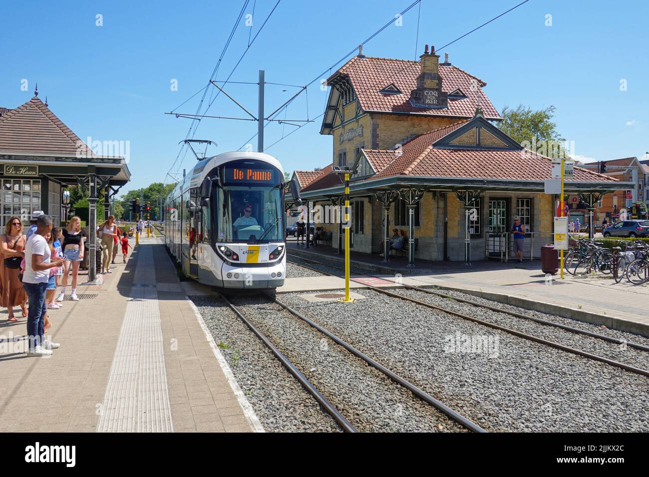Belgien, Kusttram Knokke-De Panne, Station De Haan // Belgien, Kusttram Knokke-De Panne, De Haan Station Stockfoto