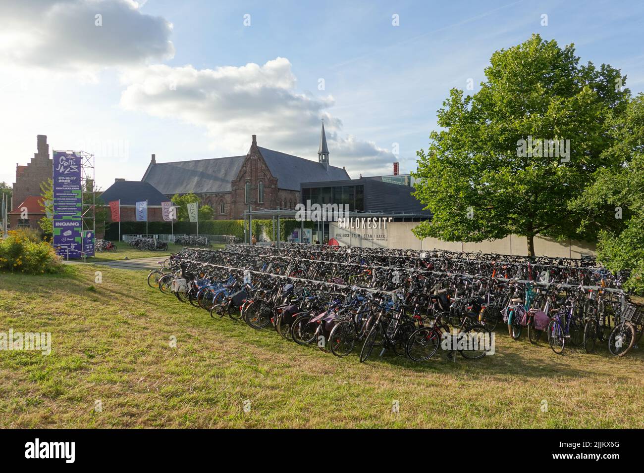 Gent, Fahrradparkplatz bei einer Konzertveranstaltung // Gent, Fahrradparkplatz bei einem Konzert Stockfoto