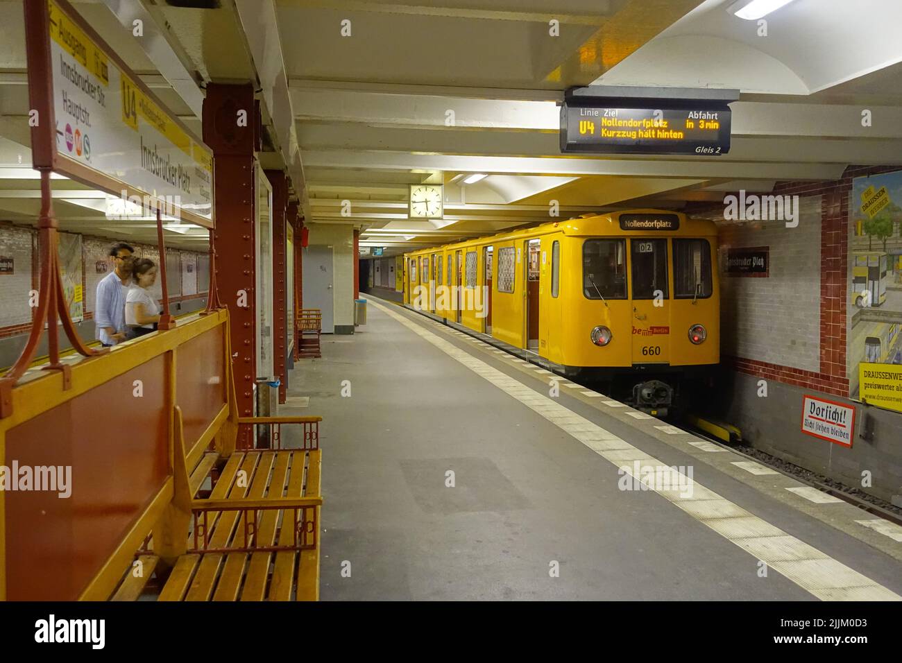 Berlin, U-Bahn Innsbrucker Platz // Berlin, U-Bahn, U-Bahn Innsbrucker Platz Stockfoto