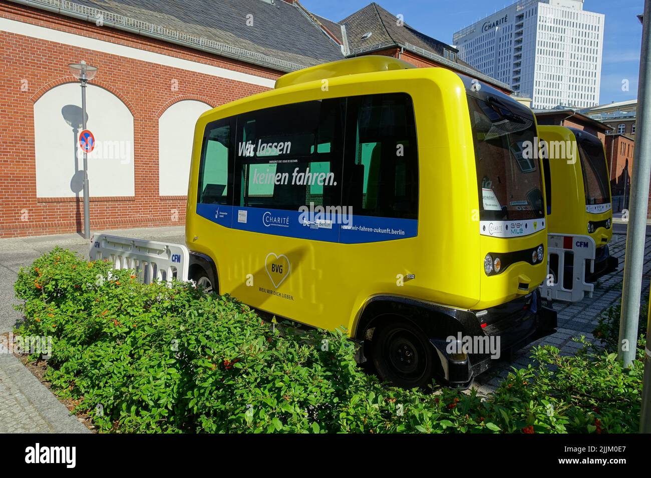 Berlin, selbstfahrende Kleinbusse in der Charité // Berlin, selbstfahrende Busse am Chartié-Krankenhaus Stockfoto