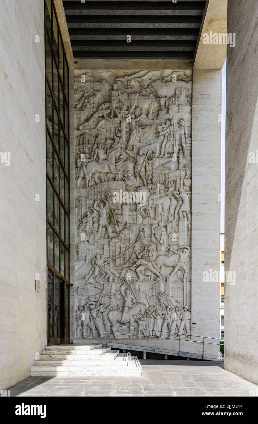 Rom, EUR-Viertel, Palazzo degli Uffici, Relief la storia di roma attraverso le opere edilizie, 1939 // Rom, EUR (Esposizione Universale di Roma), Pal Stockfoto